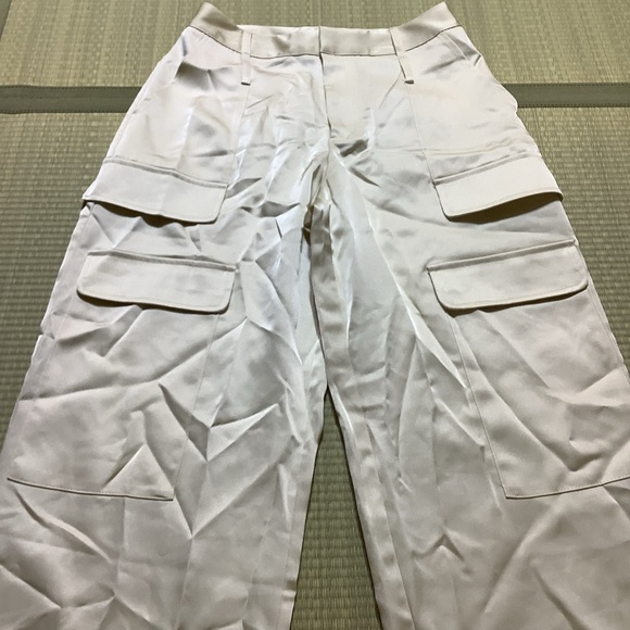 Noli Milan Satin Cargo Pant - Pearl Women’s Size 4 - Picture 9 of 9